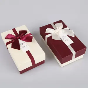 蝴蝶结丝带礼品盒创意世界纸箱花盒。