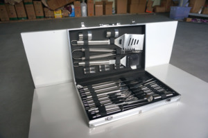 Ensemble de barbecue en acier inoxydable de qualité alimentaire 26 pièces Ensemble de barbecue extérieur avec boîte en aluminium - Product Image 3