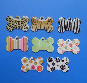 40x26mm individuell bedruckte Epoxidharz knochen förmige Hunde katze Haustier marke, OEM bedruckte Halsband anhänger für Haustiere