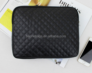 Housse et sac pour ordinateur portable en polyester mat noir imperméable et matelassé - Étui de protection pour les voyages d'affaires - Product Image 3