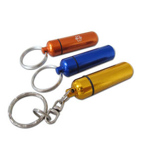 Renkli çeşitli boyutları düşük adedi özel logo lazer gravür alüminyum alaşım promosyon su geçirmez hap tutucu kapsül anahtarlıklar - Product Image 1