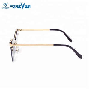 2018 échantillon <span class=keywords><strong>gratuit</strong></span> miroir mode <span class=keywords><strong>femme</strong></span> surdimensionné lunettes de soleil yeux de <span class=keywords><strong>chat</strong></span> - Product Image 3