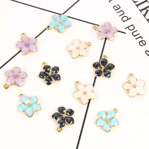 Mini breloques en alliage d'émail coloré, 10 pièces, jolies fleurs, pour femmes, collier pendentif, bijoux, accessoires