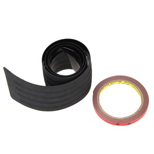 Protezione Universale M4 per Paraurti Posteriore con Design Sportivo in Gomma e Striscia Decorativa, Installazione con Nastro 3M - Product Image 2