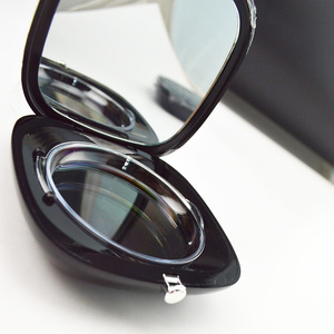 Glossy Black Round Shape Single 63mm Pan <strong>Powder</strong> <strong>Compact</strong> With Bounce Button Closure - Product Image 2