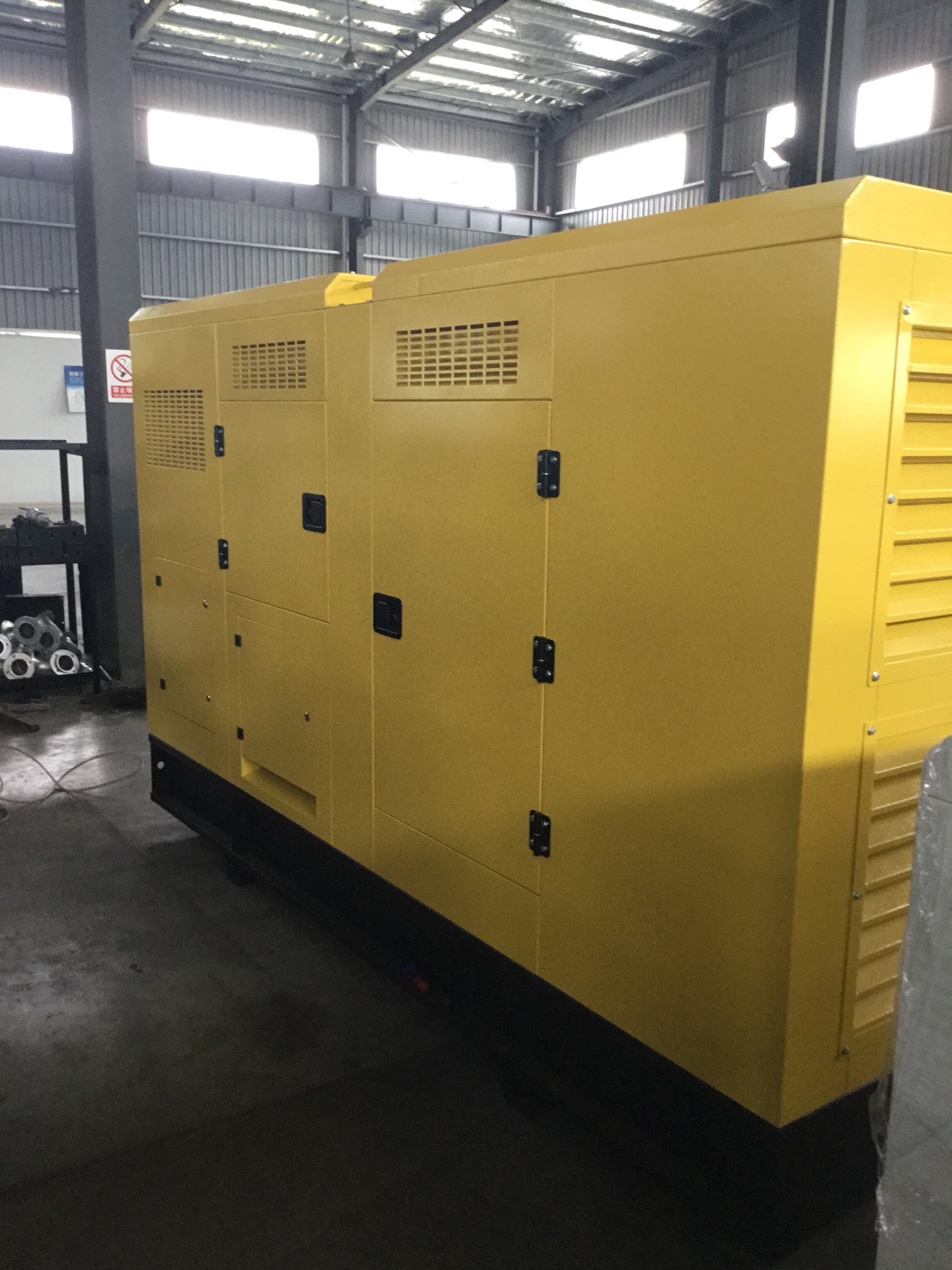 avec cummins engine, de bons prix 200kva silencieux des génératrices diesel avec les stimulants de type amphétamine en chine