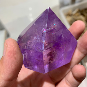 Punta di Cristallo di Ametista Naturale, Cristallo per il <span class=keywords><strong>Chakra</strong></span> della Gola, Punta con Base Tagliata - Product Image 1