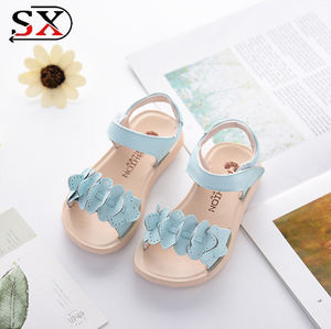 Sandali piatti con fiori, nuovo design estate 2018, per bambina e neonata. - Product Image 2