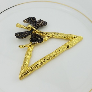 Elegante portatovagliolo in metallo placcato <span class=keywords><strong>oro</strong></span> con Design floreale per feste - Product Image 4