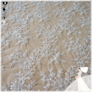 Fabricant chinois brodé <span class=keywords><strong>Alencon</strong></span> blanc perlé dentelle tissu pour robe de mariée - Product Image 3