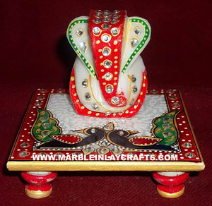 Statue de Ganesha en marbre avec peinture dorée, cadeau d'entreprise - Product Image 1