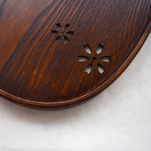 Plateau de service en bois de 39 cm, style japonais classique, peint à la main, éco-responsable, motif fleurs de cerisier ajourées, vente en gros - Product Image 4