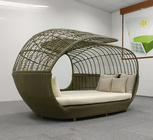 سرير نهاري فاخر وعصري من الراتان للحدائق مع مظلة مقاومة للماء لأثاث الفنادق وحمامات السباحة الخارجية - Product Image 3