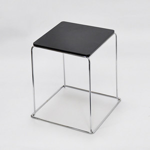 Taburete pequeño de acrílico con forma cuadrada moderna - Product Image 2