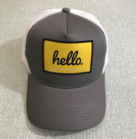 Gorra de conductor de camión para hombre de alto perfil promocional de malla blanca Parche de bordado personalizado de calidad superior Sombrero de camionero de algodón de 5 paneles