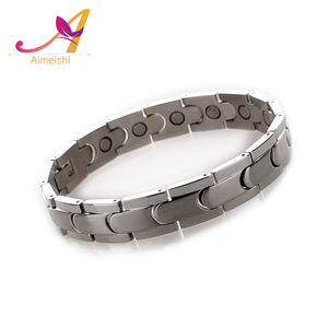 Los hombres más nuevos de <span class=keywords><strong>las</strong></span> mujeres negro y oro rosa plateado de acero inoxidable joyería de energía salud pulsera magnética - Product Image 1