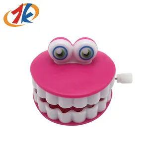 Alibaba chine fournisseur en plastique dents wind-up clockwork spring jouets