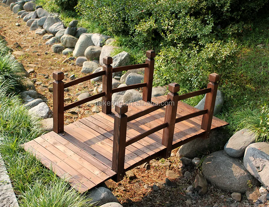 Pont en bois antique, décoration de jardin et passerelle