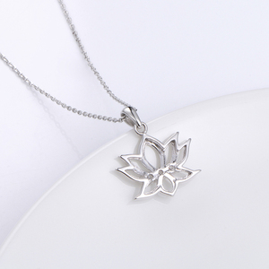 Commercio all'ingrosso 925 Sterling Silver bianco cubico Zirconia <span class=keywords><strong>fiore</strong></span> ciondolo <span class=keywords><strong>collana</strong></span> <span class=keywords><strong>di</strong></span> fascino per le donne - Product Image 4