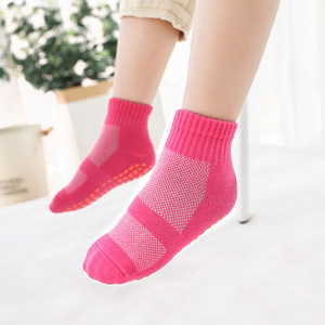 Chaussettes antidérapantes antidérapantes pour <span class=keywords><strong>trampoline</strong></span> Chaussettes de parc avec poignées Chaussettes de sport douces et colorées pour femmes hommes enfants Yoga Pilates Barre - Product Image 5