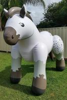 Grand cheval de trait belge gonflable personnalisé de Puffy Paws