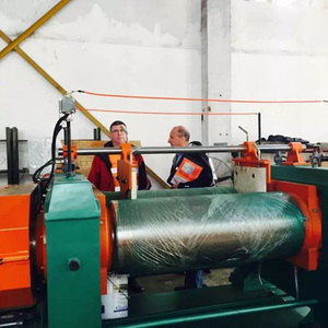 เครื่องผสมยางสองม้วนเครื่องผสมยางสองกระบอกคู่พร้อมคู่มือสต็อกอัตโนมัติปลายลูกกลิ้งไฟฟ้าปรับ - Product Image 2