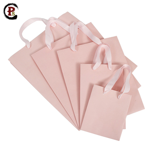 Couleur de luxe d'emballage <span class=keywords><strong>en</strong></span> papier de logo sacs <span class=keywords><strong>pour</strong></span> vêtements avec poignées <span class=keywords><strong>en</strong></span> soie - Product Image 3