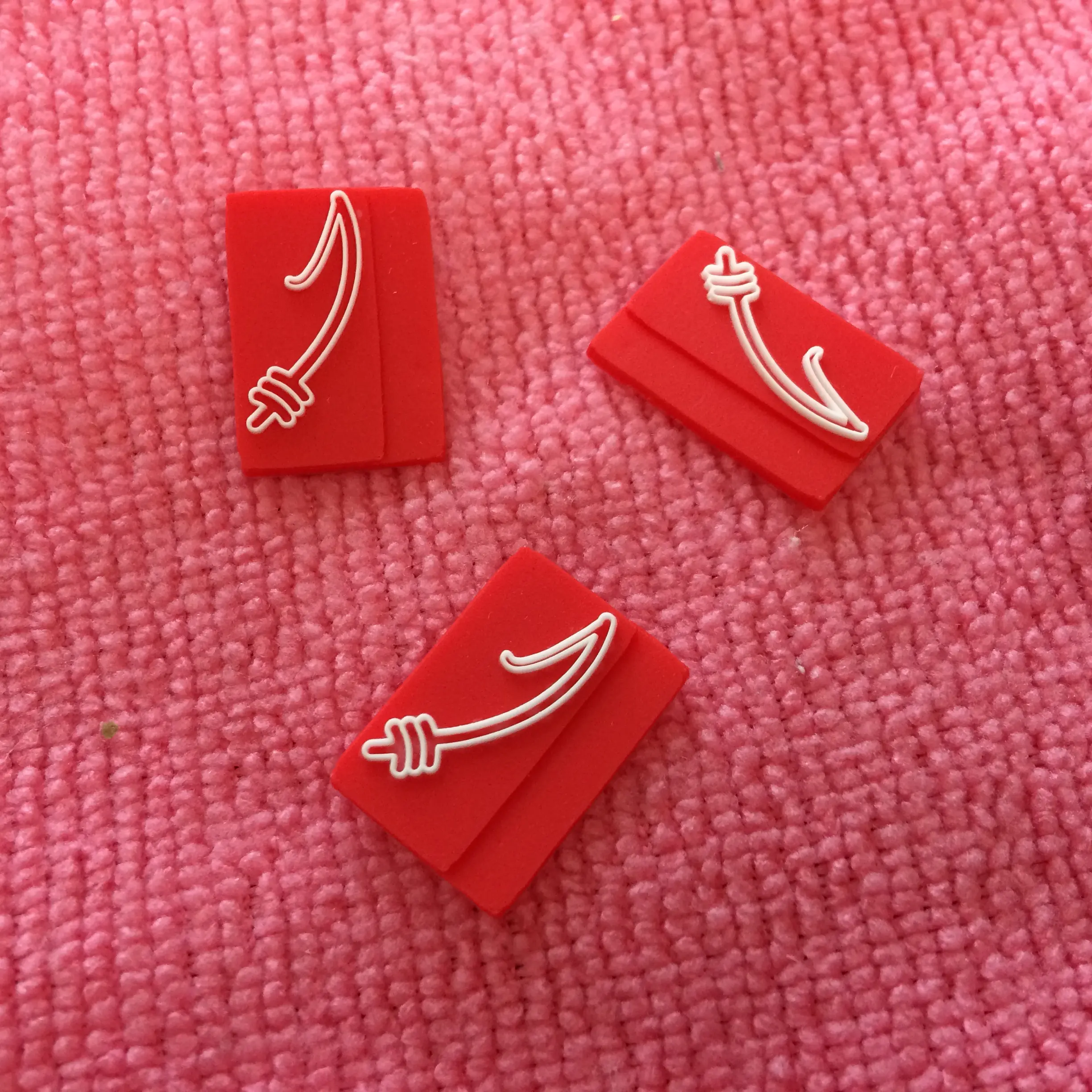 トップ縫製 3D ブランドサイドラバータグ、赤色サイドラバーラベルバッグ