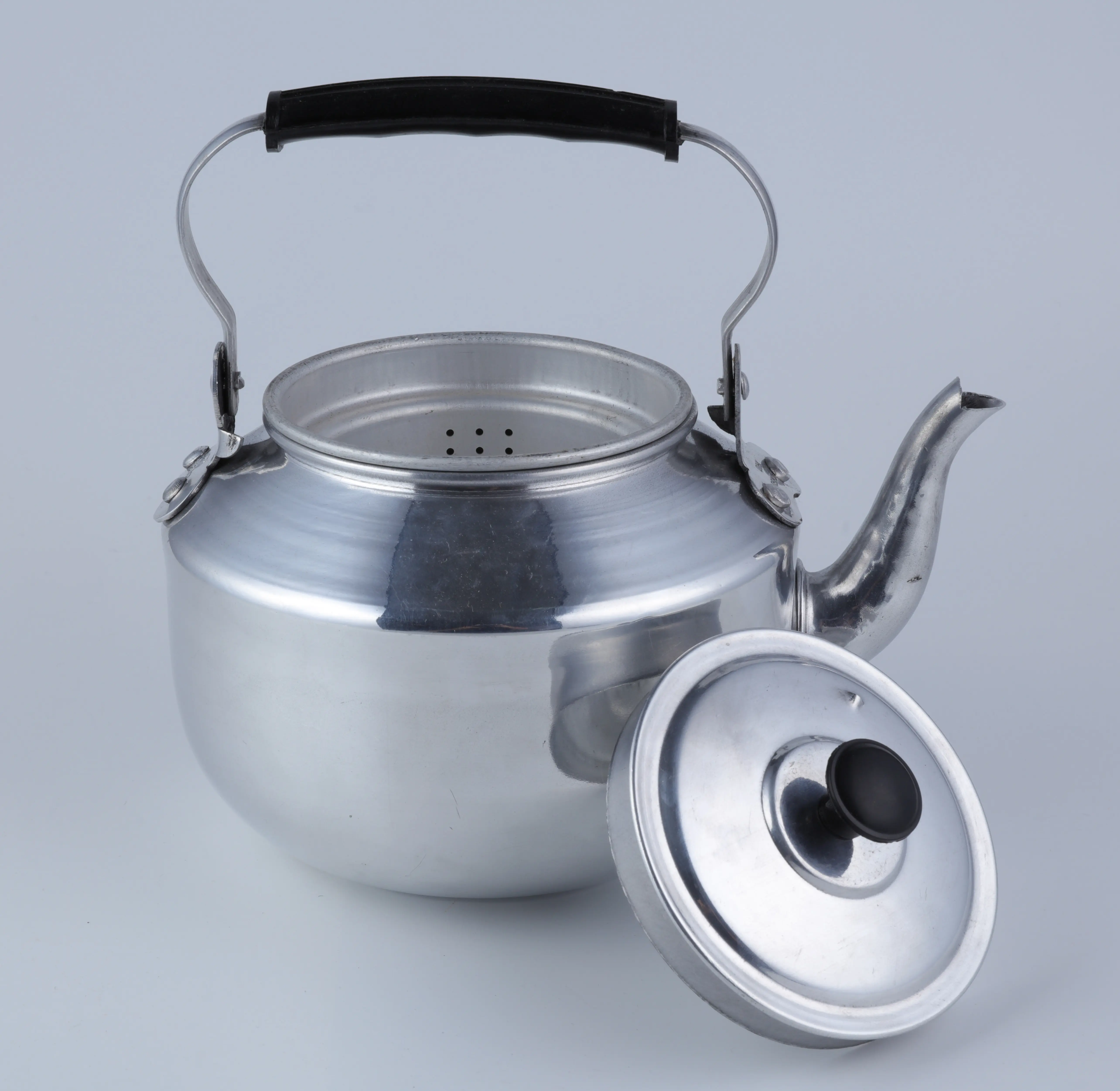 Алюминиевый полированный чайник на Среднем Востоке и африканском рынке