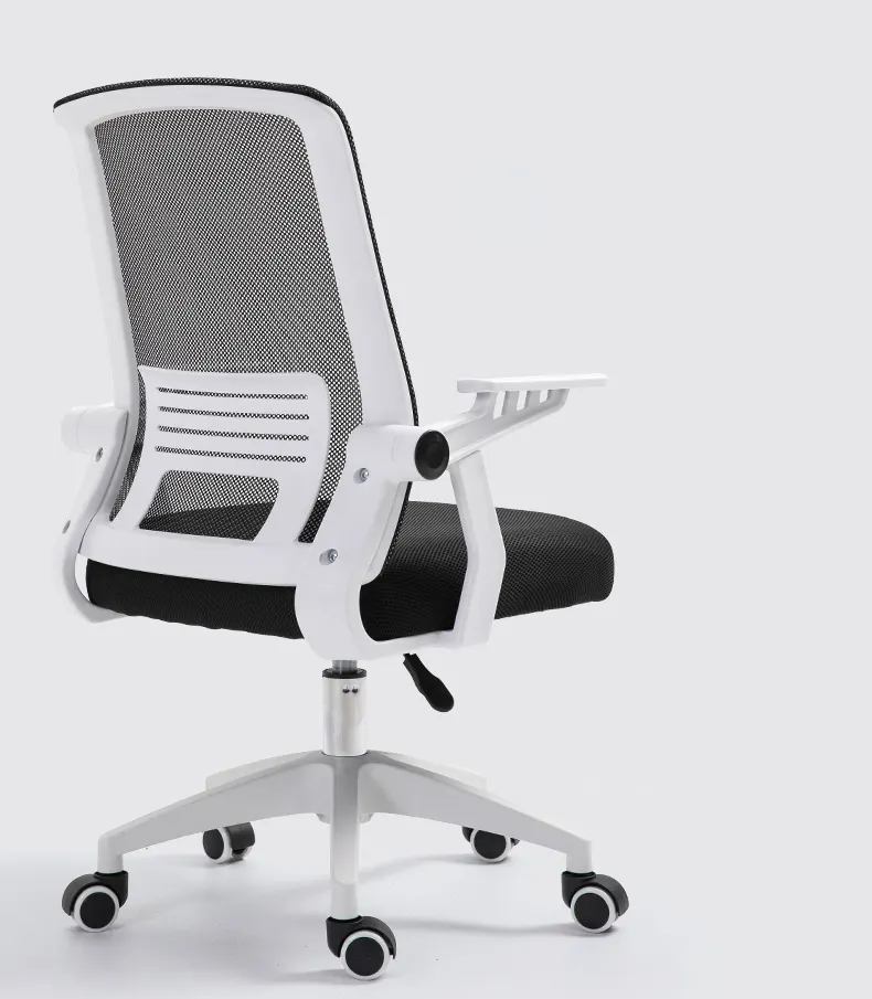 Cómoda silla de oficina con reposabrazos ajustable