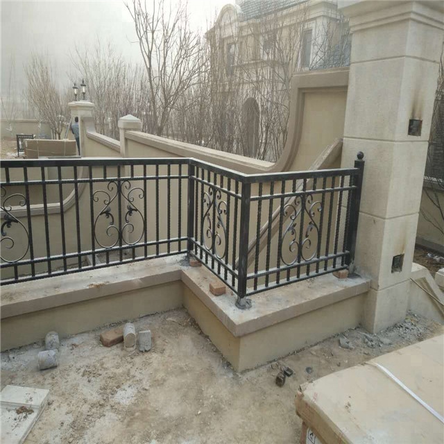 Панели из кованого железа для лестничных перил в простом стиле