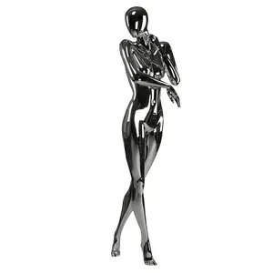 Negozio di visualizzazione della finestra di modo popolare chrome mannequin femminile