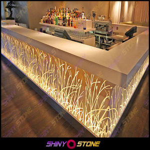Comptoirs de bar en surface solide Krion avec éclairage LED doré fabuleux, tables d'exposition - Product Image 1