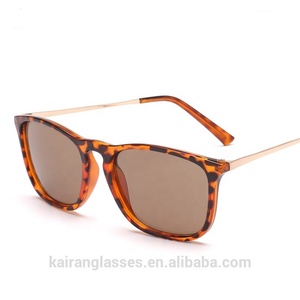 Gafas de Sol Unisex Clásicas Cuadradas 6827, Armazón de PC, Lentes Acrílicas, Lentes Ahumadas, Moda - Product Image 2
