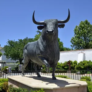 Patung Perunggu Sapi Ukuran Hidup Dekorasi Luar Ruangan Patung Lari Banteng Kuningan