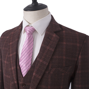 MA105 Diseño Clásico Vino Rayas Rejilla <span class=keywords><strong>Novio</strong></span> Esmoquin Ajuste Moderno 3 Piezas Hombres <span class=keywords><strong>Traje</strong></span> Conjunto Trajes <span class=keywords><strong>de</strong></span> <span class=keywords><strong>Boda</strong></span> <span class=keywords><strong>para</strong></span> Hombres (Chaqueta + Pantalones + Chaleco) - Product Image 3