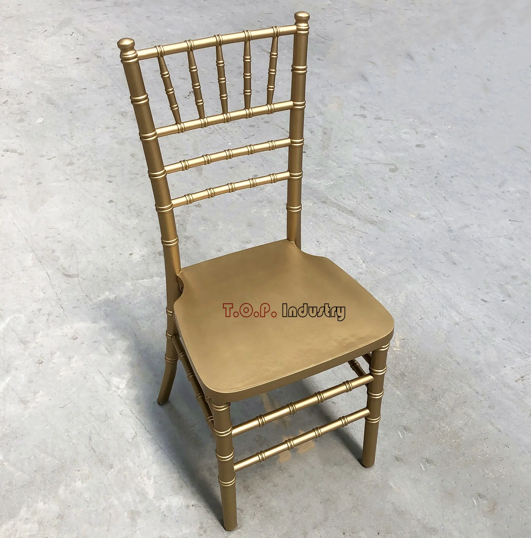 Cadeira dourada chiavari
