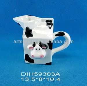 गाय के आकार का चीनी मिट्टी दूध सुराही