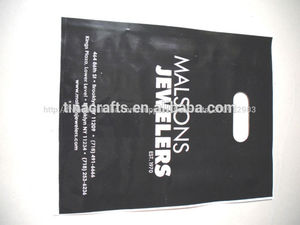 sacs en <span class=keywords><strong>plastique</strong></span> <span class=keywords><strong>noir</strong></span> avec poignée de perforation - Product Image 1