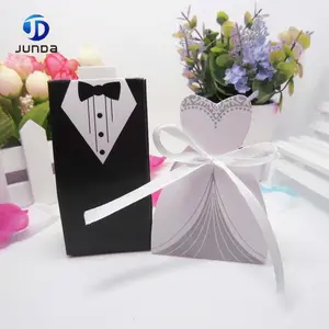 Caja de regalo de recuerdo de boda para novia y novio, caja de embalaje de dulces de papel pequeño, venta al por mayor