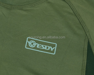Ensemble de <span class=keywords><strong>sous</strong></span>-<span class=keywords><strong>vêtements</strong></span> thermiques camouflage vert <span class=keywords><strong>pour</strong></span> homme, respirant et isolant, idéal <span class=keywords><strong>pour</strong></span> <span class=keywords><strong>l</strong></span>'<span class=keywords><strong>hiver</strong></span> et les activités extérieures par temps froid - Product Image 4