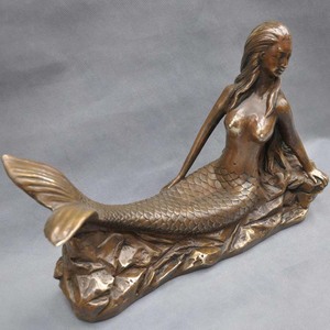 Sculpture de sirène en bronze sexy allongée européenne, statue de sirène nue nue en bronze pour décoration extérieure, vente chaude - Product Image 4