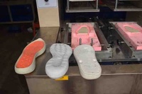 Machine de moulage et de découpe à chaud Yuanwei 2018 pour semelles épaisses de sandales de randonnée pour hommes, certifiée CE 380V, pour la fabrication de semelles de sandales pour nouveaux couples