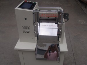Étiquette tissée automatique sur tissu, <span class=keywords><strong>machine</strong></span> de découpe des étiquettes - Product Image 3