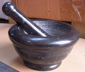 Pillette en Pierre Naturelle Écologique pour Usage Domestique, pour Herbes, Épices, Préparation de Farce pour Raviolis, Pâte d'Ail, et comme Outil de Cuisson Artisanal - Product Image 4