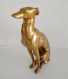 कमरे में रहने वाले सजावट के लिए धातु गोल्डन कुत्ते पशु मूर्तिकला