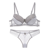 Ensemble de lingerie en dentelle transparente slim sexy de grande taille soutien-gorge et culotte pour jeune fille