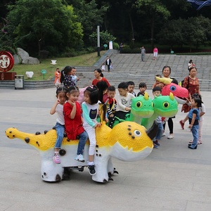 Robô dinossauro usado parque de diversões viagens