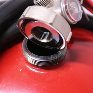 โฟมดับเพลิงแบบเคลื่อนที่ ขนาด 25 ลิตร รุ่นใหม่จากจีน พร้อมล้อ - Product Image 6