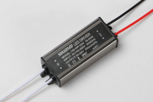 <span class=keywords><strong>18</strong></span>-24W 25-36V 300mA 600mA الضميمة للماء ثابت الحالي الرجفة الحرة <span class=keywords><strong>LED</strong></span> سائق